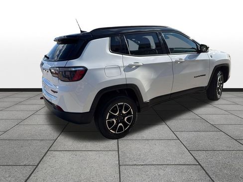 Used 2025 Jeep Compass Trailhawk AWD/4WD image 5