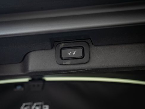 Used 2023 Land Rover Discovery S R-Dynamic image 19