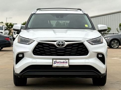Used 2026 Toyota Highlander XLE AWD/4WD image 2
