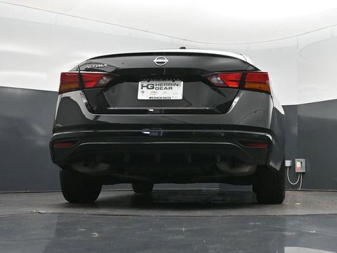 Used 2025 Nissan Altima 2.5 SV FWD image 42
