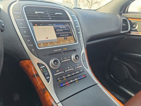 Used 2019 Lincoln Nautilus Reserve image 25