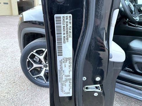Used 2025 Jeep Compass Limited AWD/4WD image 25