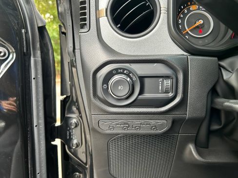Used 2024 Jeep Wrangler Unlimited Sport AWD/4WD image 23