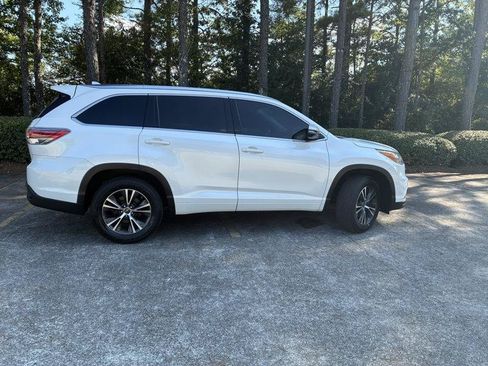 Used 2016 Toyota Highlander XLE FWD image 4