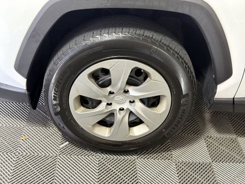 Used 2022 Toyota RAV4 LE AWD/4WD image 12
