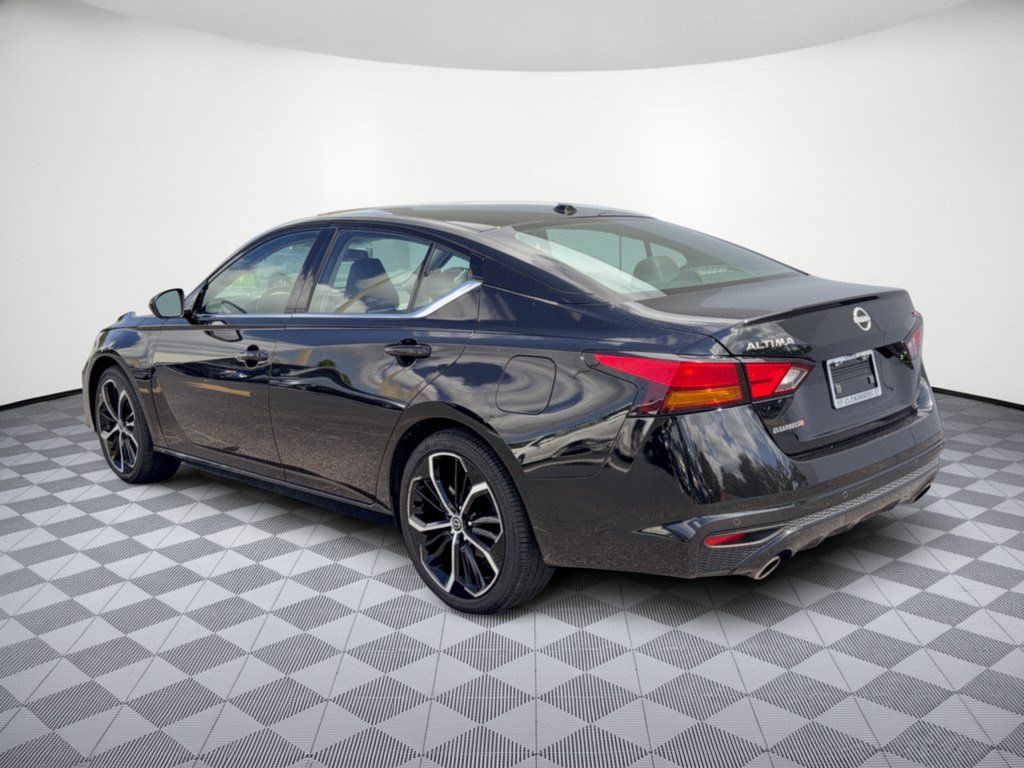 Used 2025 Nissan Altima 2.5 SR FWD image 3