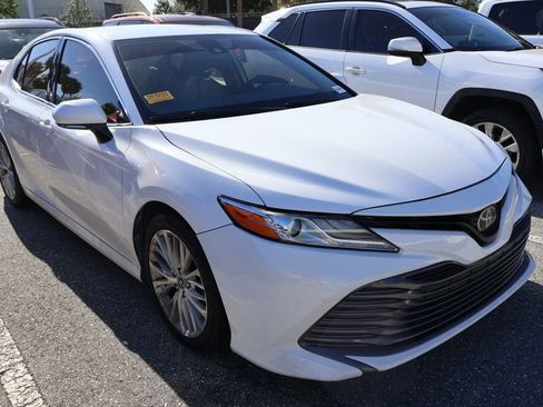 Certified 2019 Toyota Camry XLE image 6