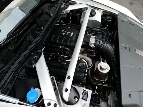 Used 2015 Aston Martin V8 Vantage S image 47