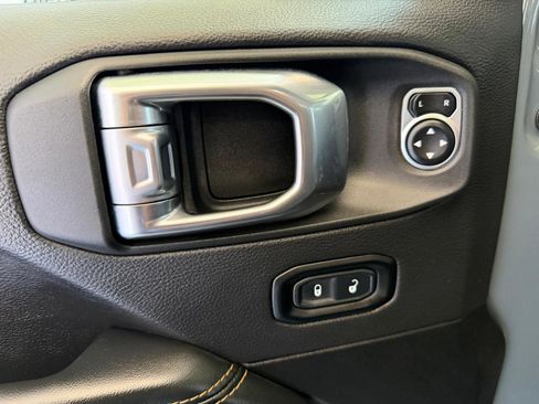 Used 2025 Jeep Wrangler Unlimited Sahara AWD/4WD image 12