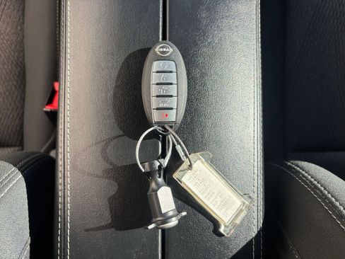 Used 2025 Nissan Rogue SV image 22