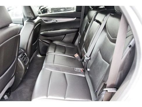 Used 2025 Cadillac XT5 Luxury FWD image 12