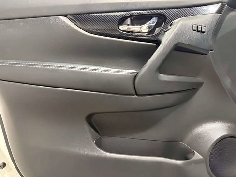 Used 2020 Nissan Rogue S AWD/4WD image 18
