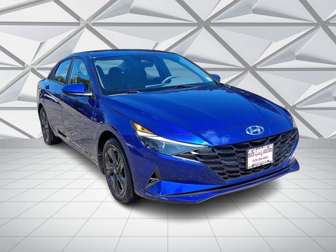 Used 2023 Hyundai Elantra SEL FWD image 2