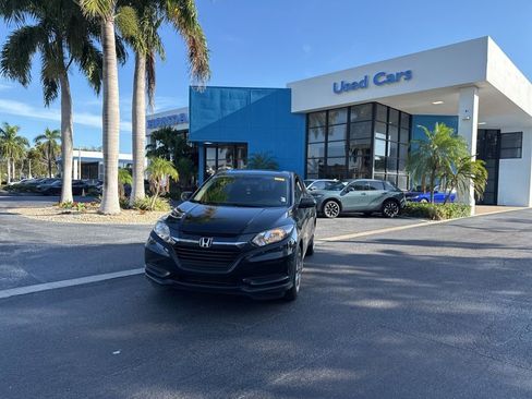 Used 2018 Honda HR-V LX image 1