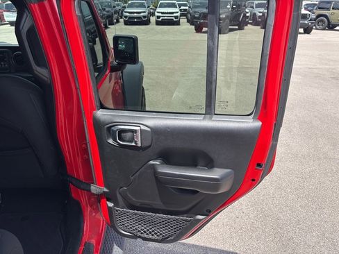 Used 2018 Jeep Wrangler Unlimited Sport S AWD/4WD image 34