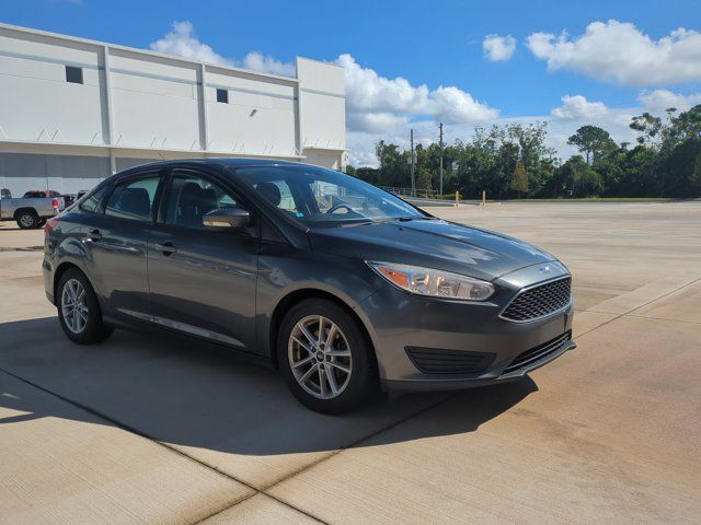 Used 2017 Ford Focus SE FWD image 3