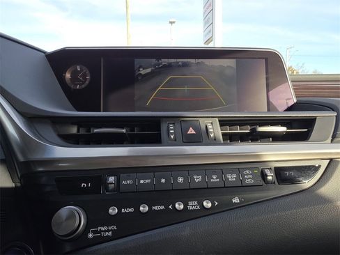 Used 2021 Lexus ES 300h w/ Premium Package image 30