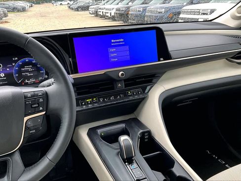 Used 2023 Toyota Crown Limited image 6