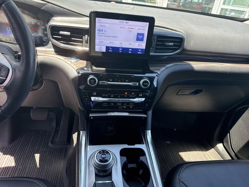 Used 2021 Ford Explorer Limited w/ Hybrid Equipment Group 310A AWD/4WD image 12