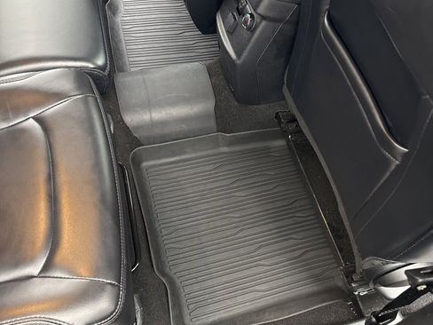 Used 2019 Ford Explorer XLT w/ Equipment Group 202A image 27