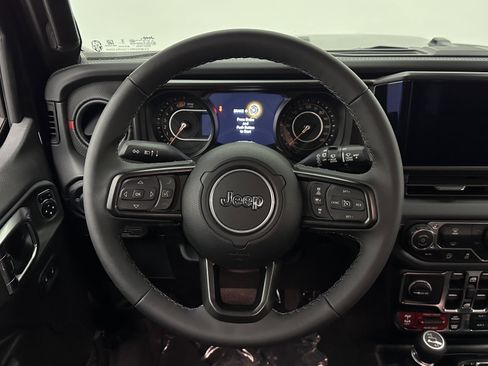 Used 2025 Jeep Wrangler Unlimited Rubicon AWD/4WD image 23
