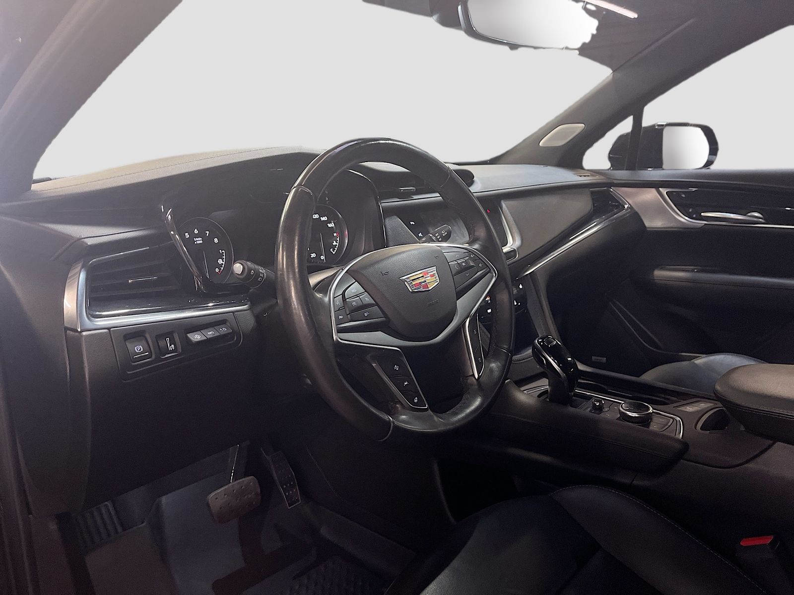Used 2023 Cadillac XT5 Premium Luxury w/ Technology Package AWD/4WD image 9