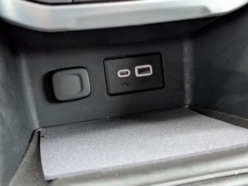 Used 2021 GMC Acadia SLE image 22