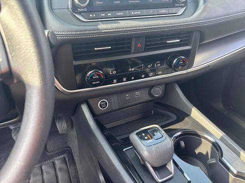 Used 2023 Nissan Rogue SV image 18