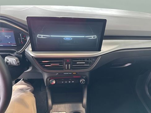 Used 2024 Ford Escape SE image 11