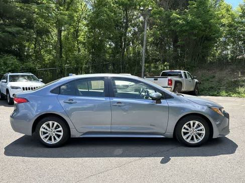 Used 2023 Toyota Corolla LE w/ LE Premium Package FWD image 3