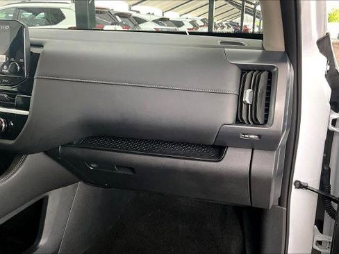 Certified 2025 Nissan Pathfinder SL image 18