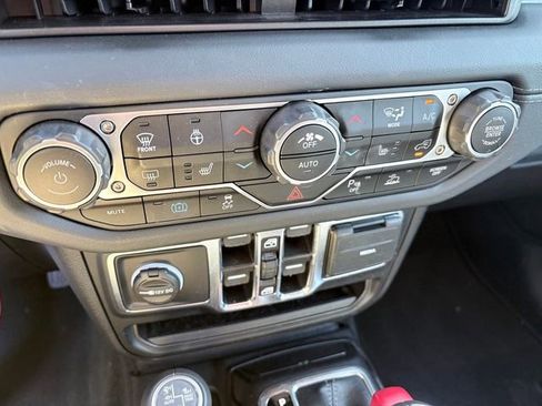 Used 2024 Jeep Wrangler Unlimited Sahara w/ Technology Group AWD/4WD image 17