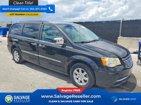 Used 2012 Chrysler Town & Country Touring w/ Entertainment Group #1 FWD image 5