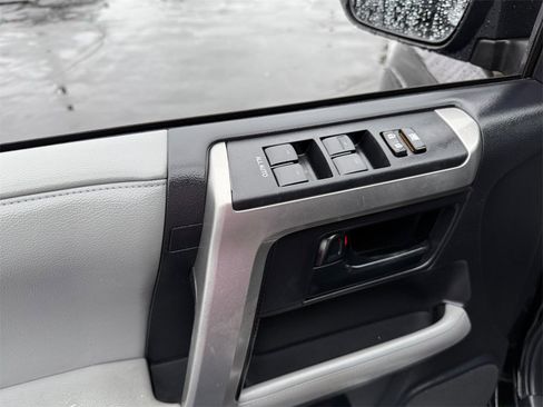 Used 2012 Toyota 4Runner SR5 image 17