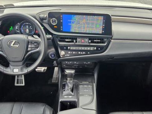 Used 2022 Lexus ES 300h F Sport image 21