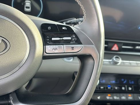 Used 2025 Hyundai Elantra SEL image 18