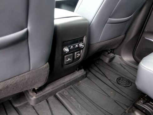 Used 2020 Buick Enclave Essence w/ Sport Touring Edition image 17