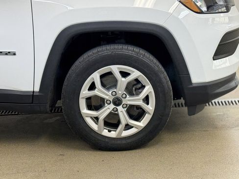 Used 2025 Jeep Compass Sport image 4