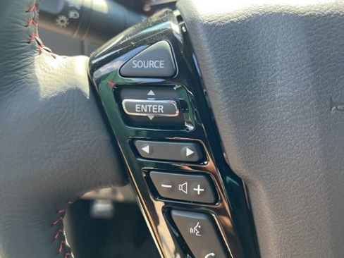 Used 2025 Nissan Frontier PRO-4X image 12