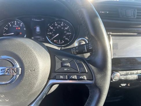 Used 2017 Nissan Rogue SV AWD/4WD image 10