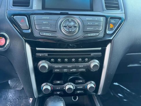Used 2016 Nissan Pathfinder SV AWD/4WD image 16