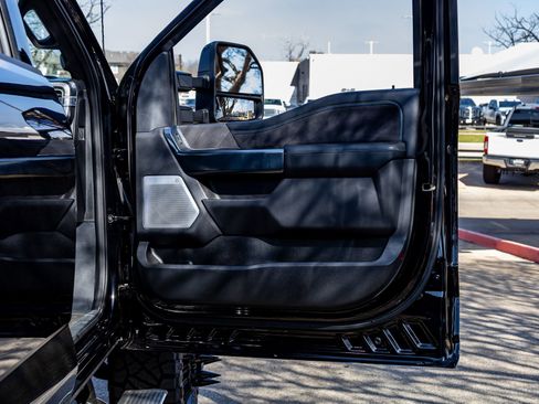 Used 2025 Ford F450 Platinum image 37