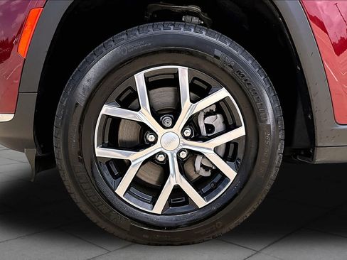 Used 2024 Jeep Grand Cherokee L Limited RWD image 11