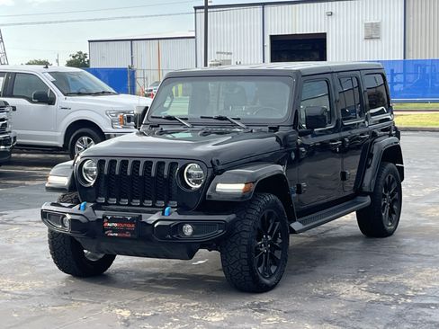Used 2021 Jeep Wrangler Unlimited Sahara AWD/4WD image 3