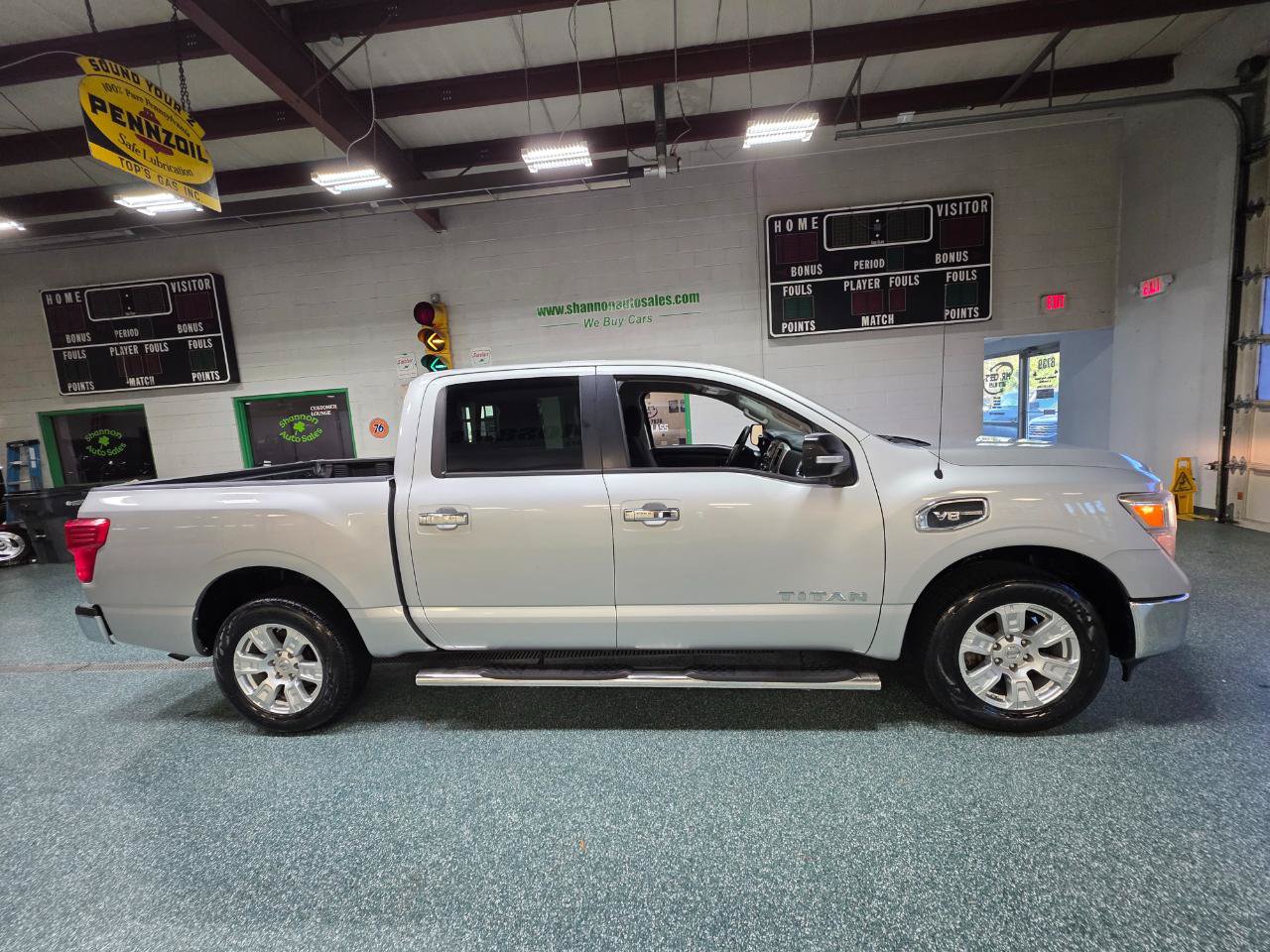 Used 2017 Nissan Titan SV RWD image 5