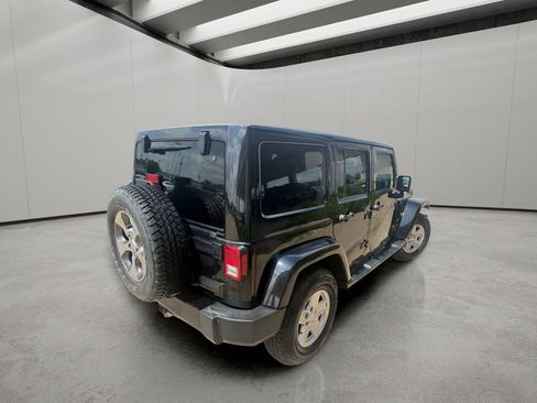Used 2016 Jeep Wrangler Unlimited Sahara w/ Connectivity Group AWD/4WD image 8