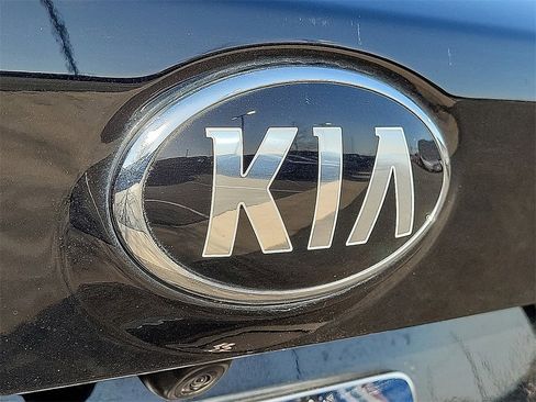 Used 2021 Kia Sorento LX image 9