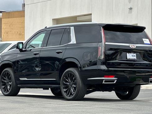 Used 2023 Cadillac Escalade Premium Luxury AWD/4WD image 5