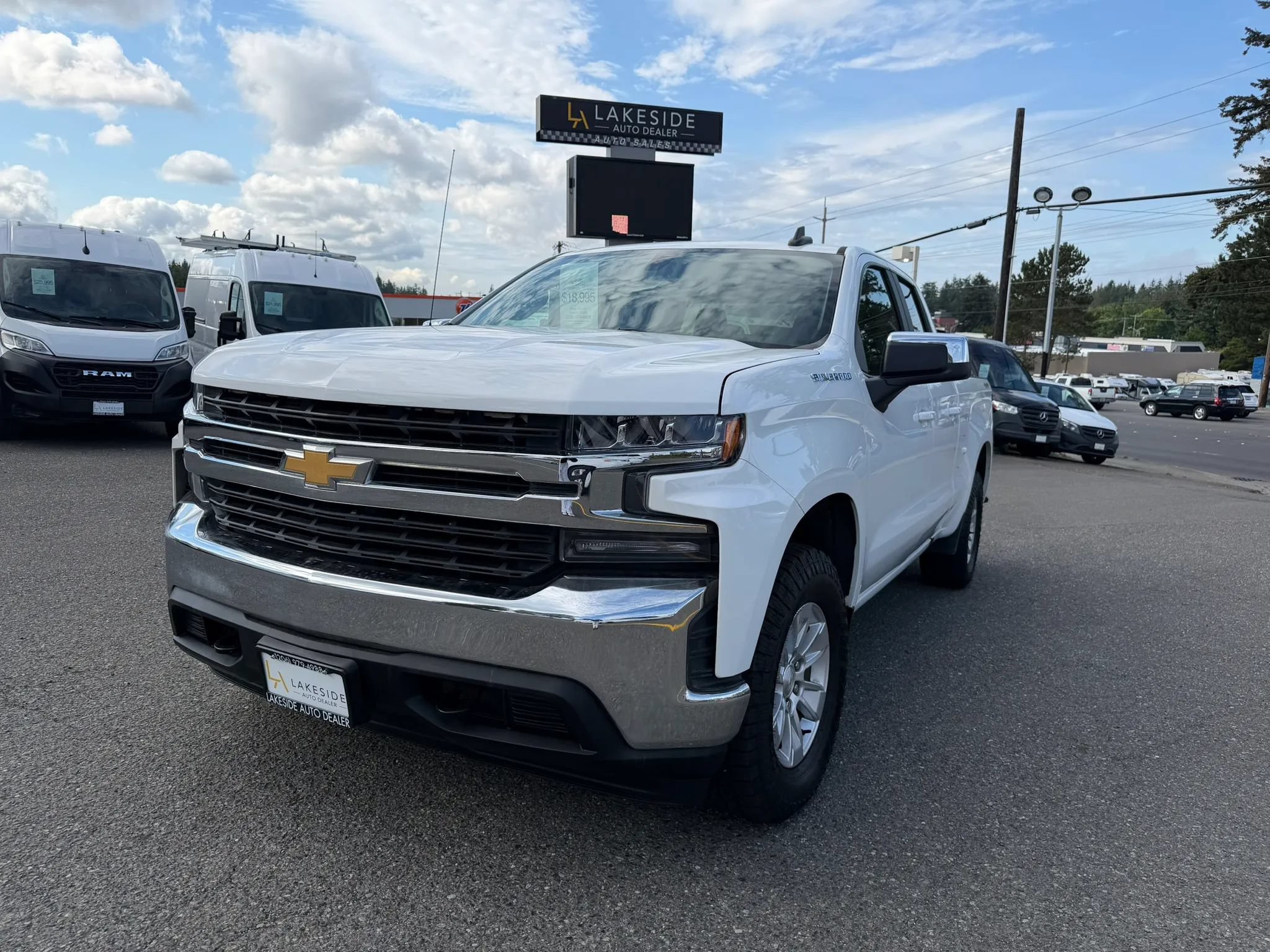 Used 2020 Chevrolet Silverado 1500 LT w/ Bed Protection Package AWD/4WD image 1