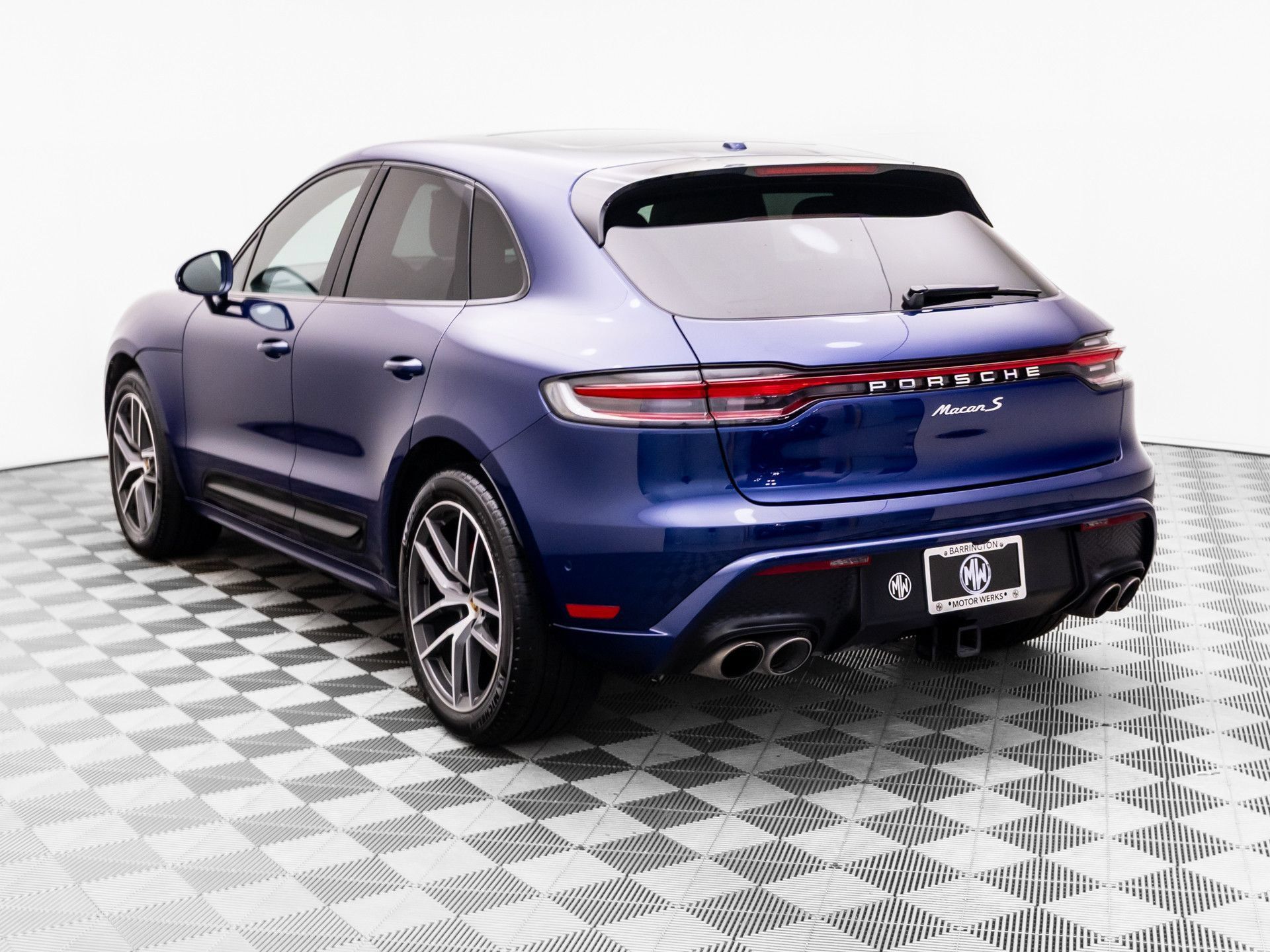 Used 2024 Porsche Macan S AWD/4WD image 3